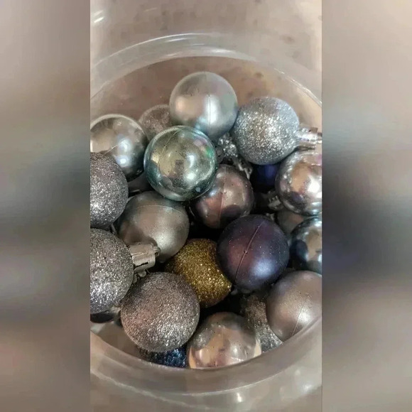 Christmas Ornament Set Blue And Silver 30mm (Vase Sold Separately) (New) - Picture 4 of 4